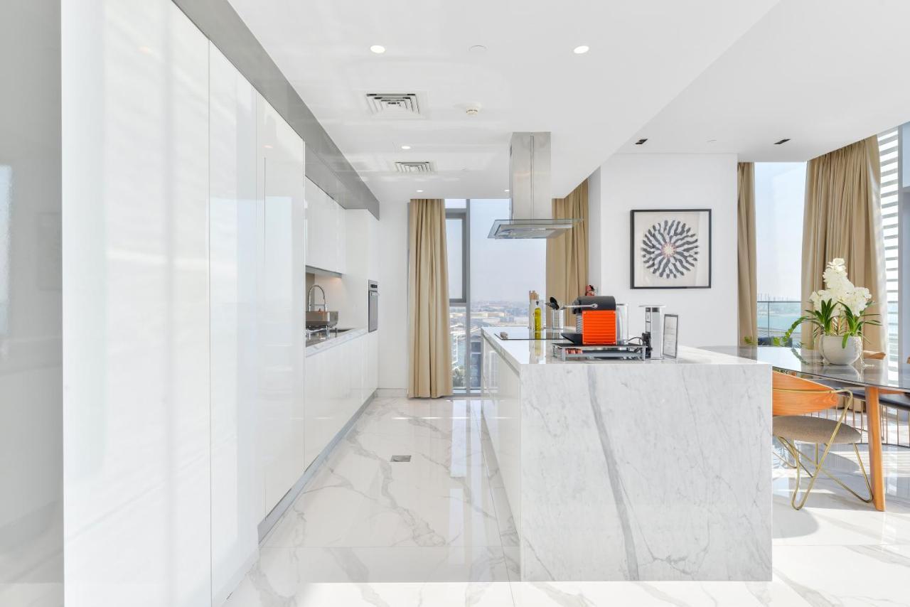 Luxe 3 Bedroom Oceanfront Apartment In The Heart Of Bluewaters Island Дубай Екстериор снимка