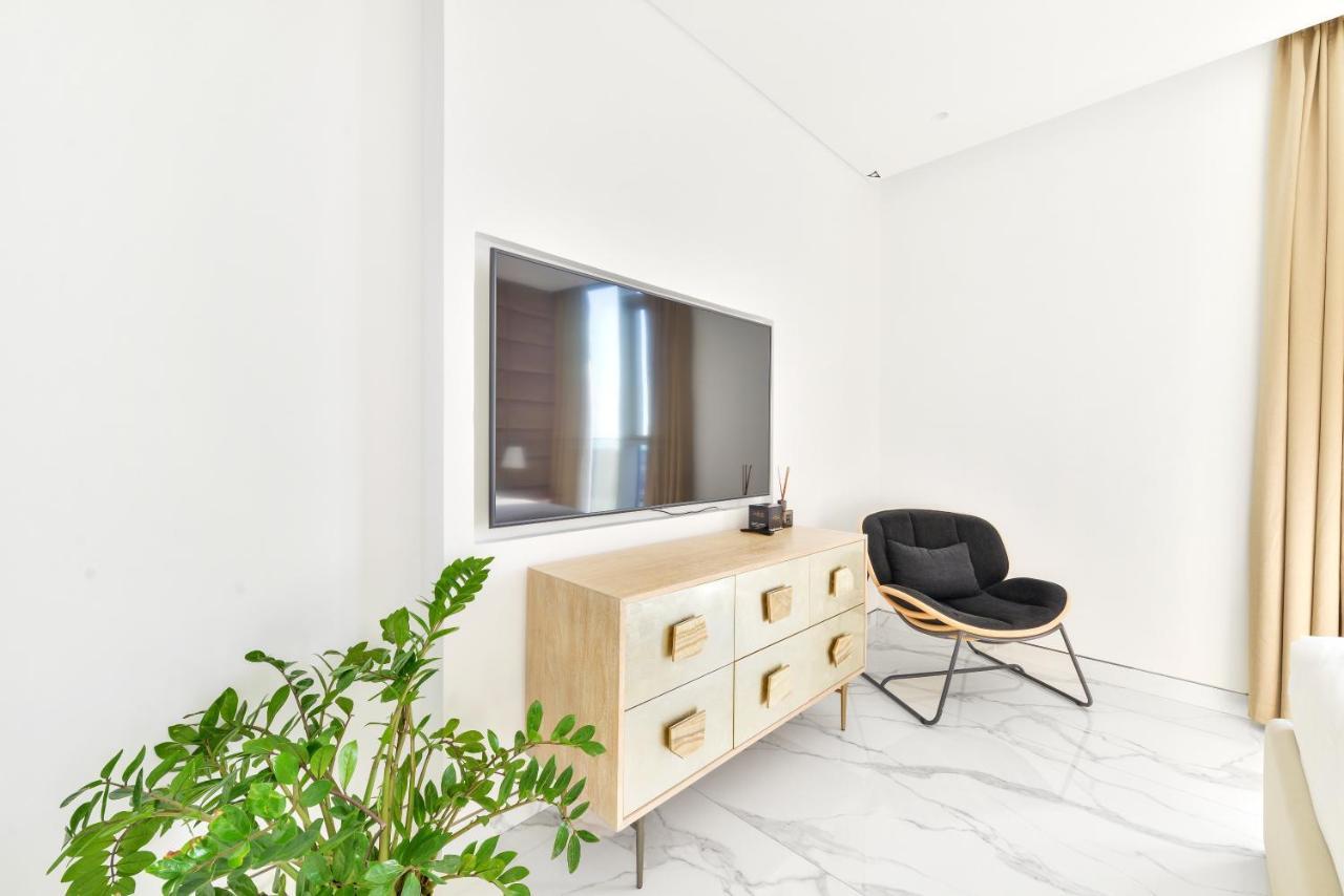 Luxe 3 Bedroom Oceanfront Apartment In The Heart Of Bluewaters Island Дубай Екстериор снимка