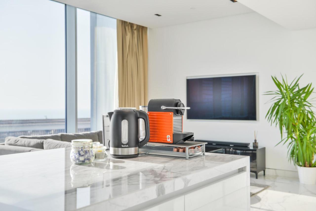 Luxe 3 Bedroom Oceanfront Apartment In The Heart Of Bluewaters Island Дубай Екстериор снимка