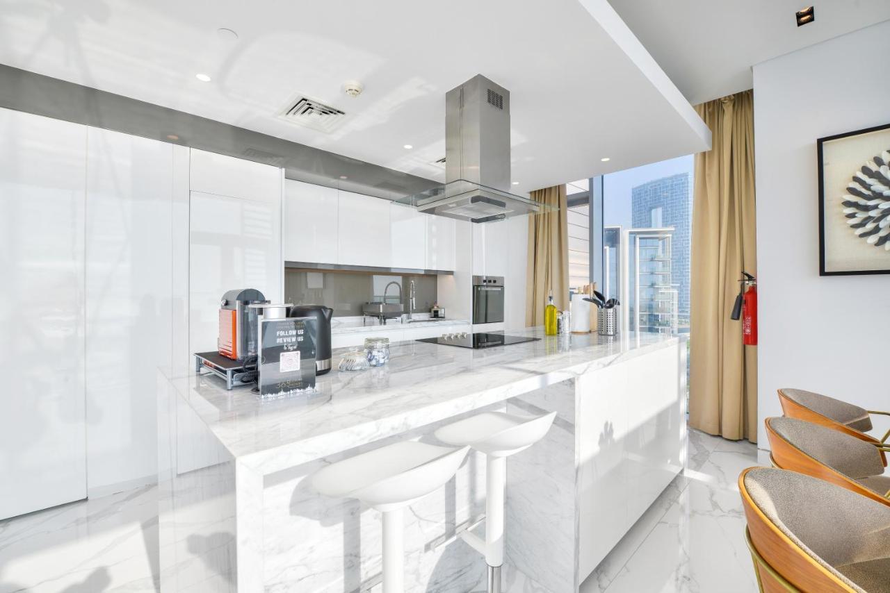 Luxe 3 Bedroom Oceanfront Apartment In The Heart Of Bluewaters Island Дубай Екстериор снимка