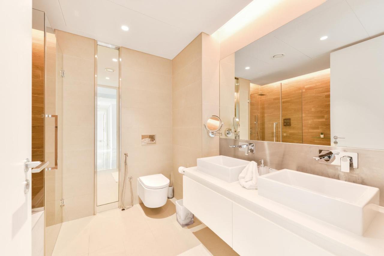 Luxe 3 Bedroom Oceanfront Apartment In The Heart Of Bluewaters Island Дубай Екстериор снимка